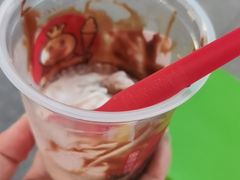 -蜜雪冰城(万达广场外B号门门口外集装箱店)