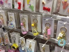 -名创优品(北京新中关购物中心地铁层店)