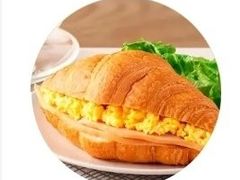 烟熏鸡肉蛋香可颂-瑞幸咖啡(长宁来福士B1层店)