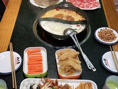 -两三事小郡肝串串香火锅(桂庙店)