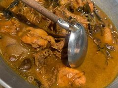 小鸡炖蘑菇-关东小磨东北菜(上海长风大悦城店)