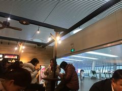 等位区-星巴克(杭州东站东到达店)