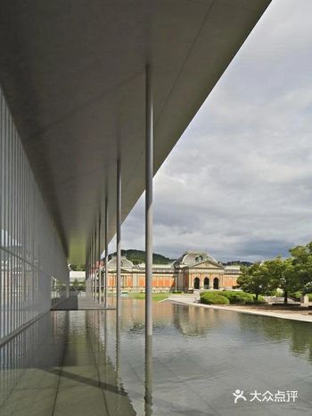 虽然修建工作没有对建筑物进行大量增建，但增加了电梯设