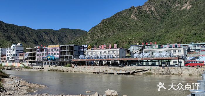 百里峡七彩艺术小镇图片