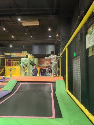 -蹦蹦跳跳(新奥购物中心店)