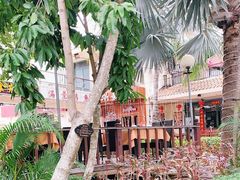 -亚龙湾亚泰商业街