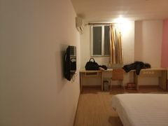 -7天连锁酒店(上海徐家汇龙华路地铁站店)