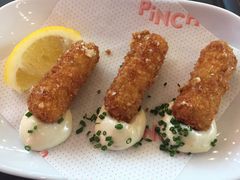 -Pinchy's Lobster & Champagne Bar