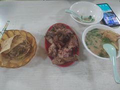 -洪峰浩老北京烧饼夹肉(角门路店)