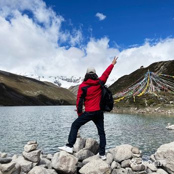 国庆期间与几个朋友开展了西藏山南的之旅程，深圳飞重庆