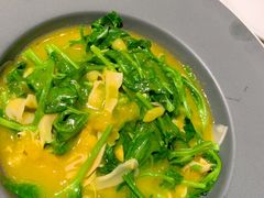豌豆黄浸豌豆尖-半山腰·云南菜(侨福芳草地店)