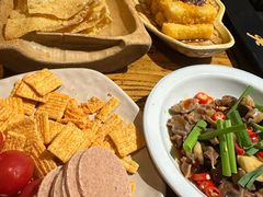 -老牌坊云南鱼豆花火锅(爱建店)