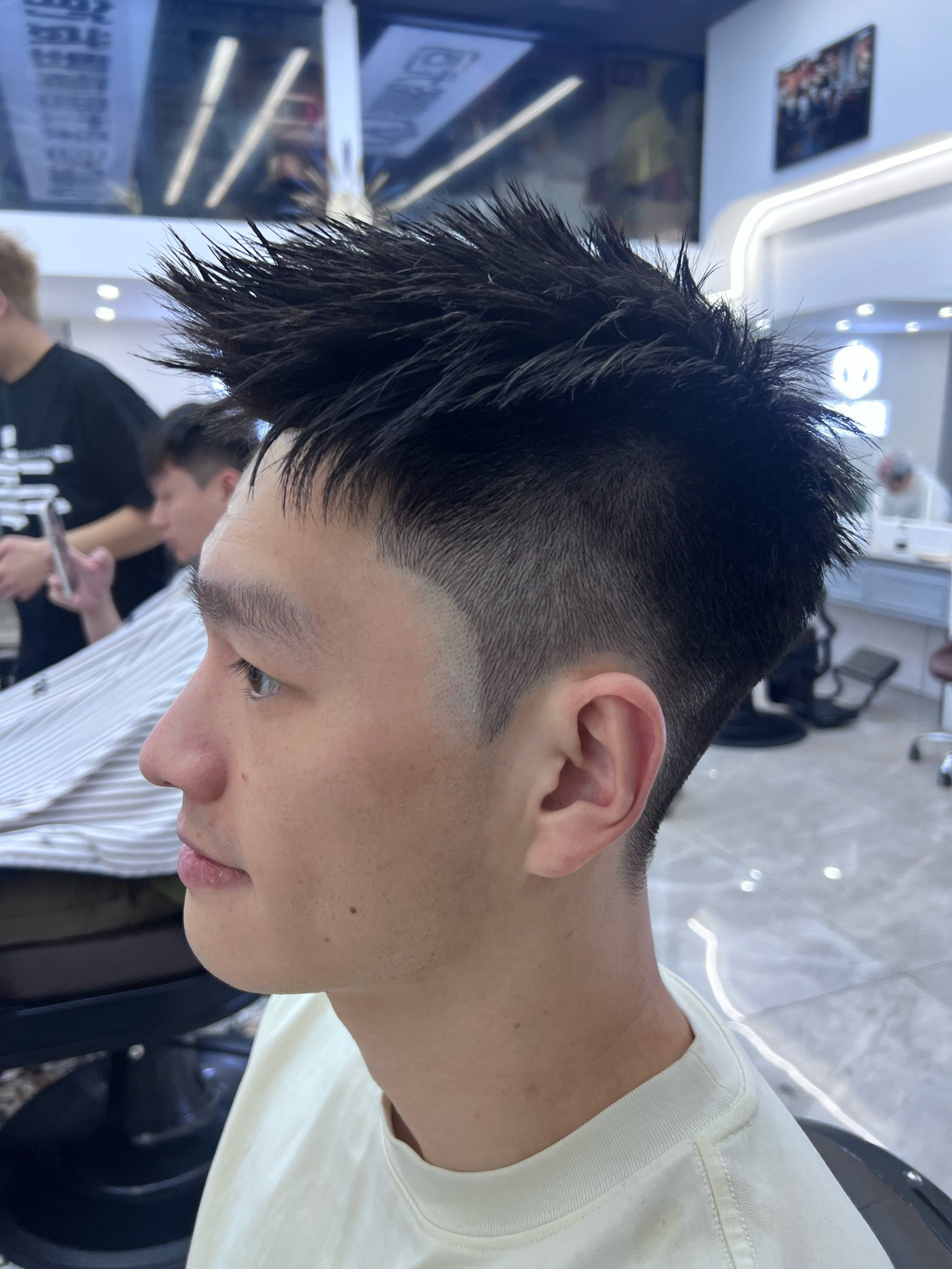 剪出艺术感男发