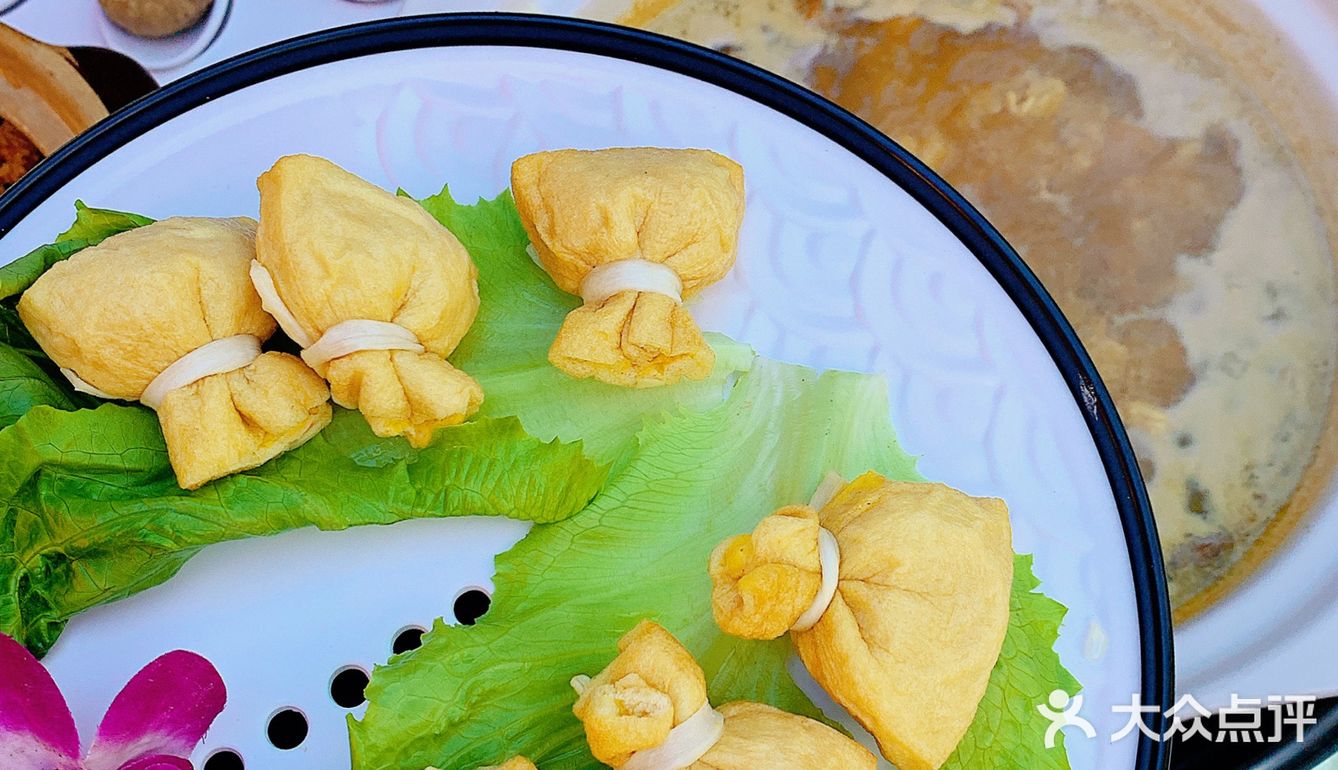 长沙吃到坠好吃的猪肚鸡火锅，鲜掉眉毛…