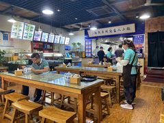 大堂-陇上全荟兰州传统牛肉面(延吉路店)