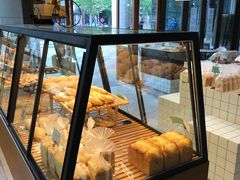 面包甜点陈列柜-Dough&Joe团憩(瑞虹天地月亮湾店)