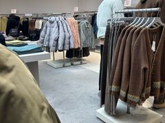 -URBAN REVIVO(七宝领展广场店)