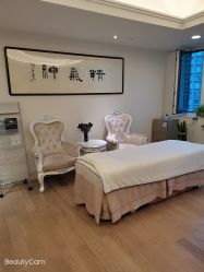 -爱莎扁平疣·汗管瘤·斑痣中心