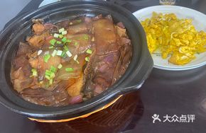 Braised Pig Intestines in Clay Pot