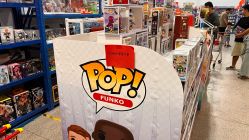 -逝水玩具折扣店