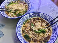 -渝之汇牛肉豌杂面