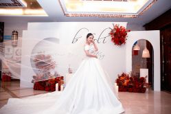 点击看大图 -拉瑞娜LaReine婚纱礼服高级定制