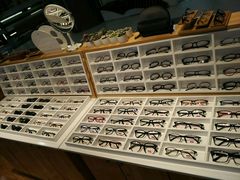 -MiRi眼镜连锁·蔡司·尼康控优点合作店(莘庄店)