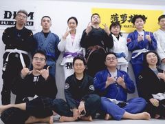 -菠萝格斗巴西柔术训练馆