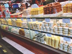 面包甜点陈列柜-沈大成(城隍庙店)