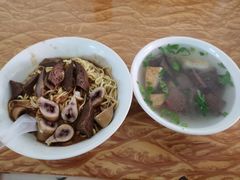 -松树干拌面店