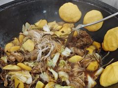 -粘豆包柴火铁锅炖