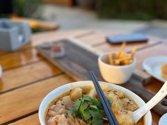 咖喱叻沙-瑰丽酒店·海吧·天际下午茶·现场DJ·天台酒吧
