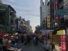 -六合夜市
