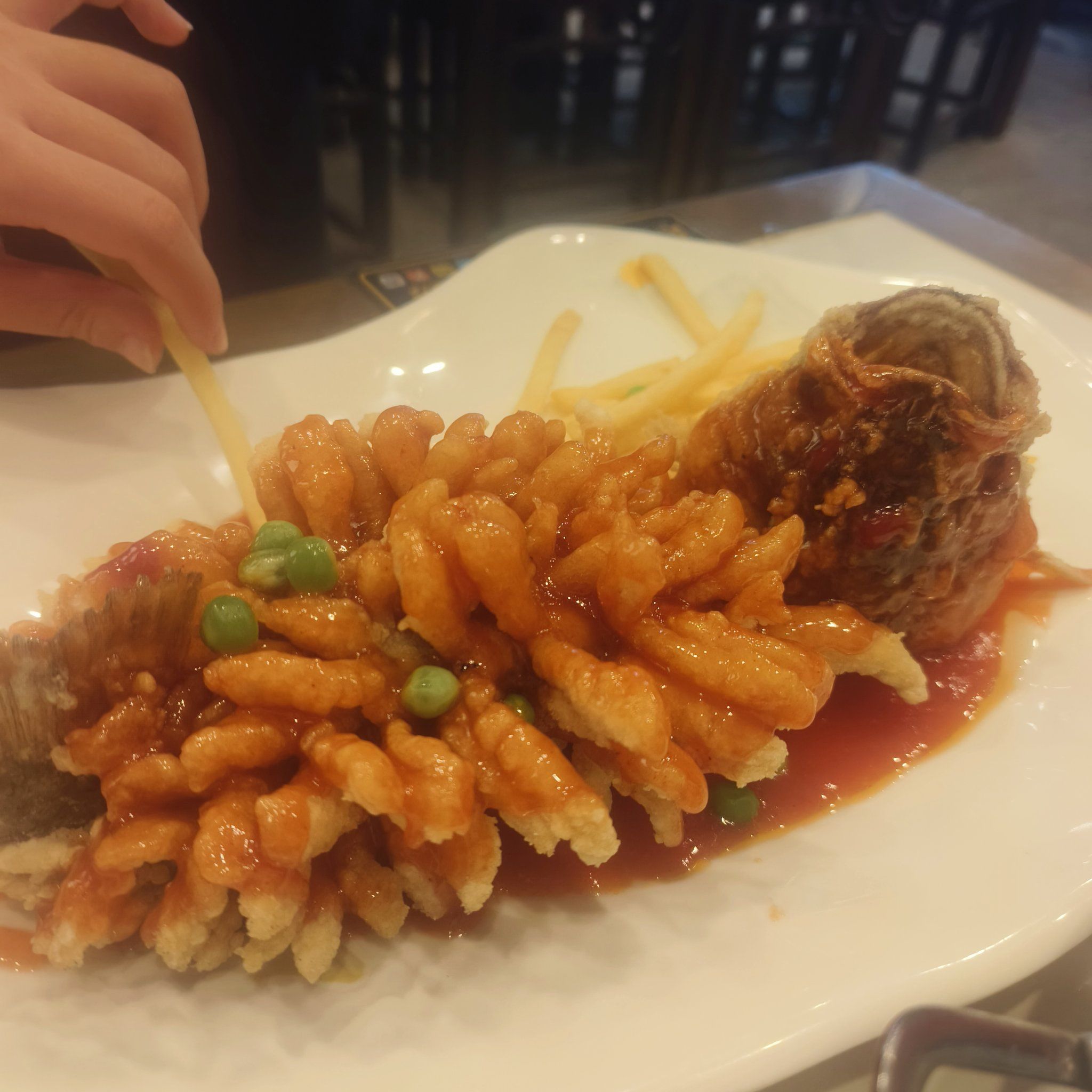 苏州的特色菜松鼠桂鱼烧的外焦里嫩
淋