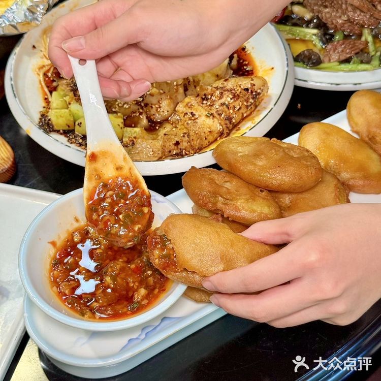 可惜你不在成都,武侯祠这家苍蝇馆子好吃s啦