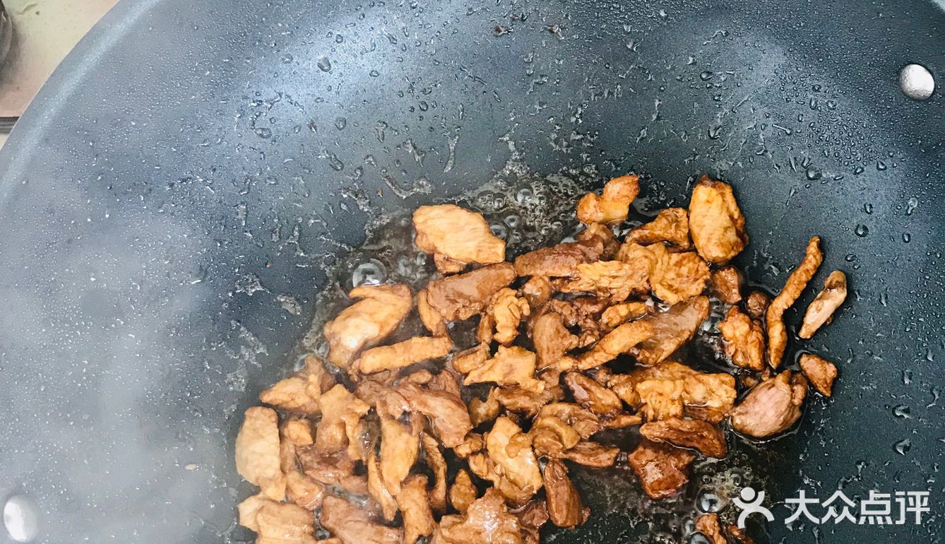 超级简单方便的莲藕炒肉,让你变美
