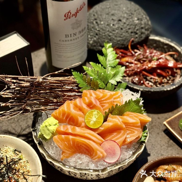 不用去深圳,在上海也吃到鳗鱼鹅肝脆!😋