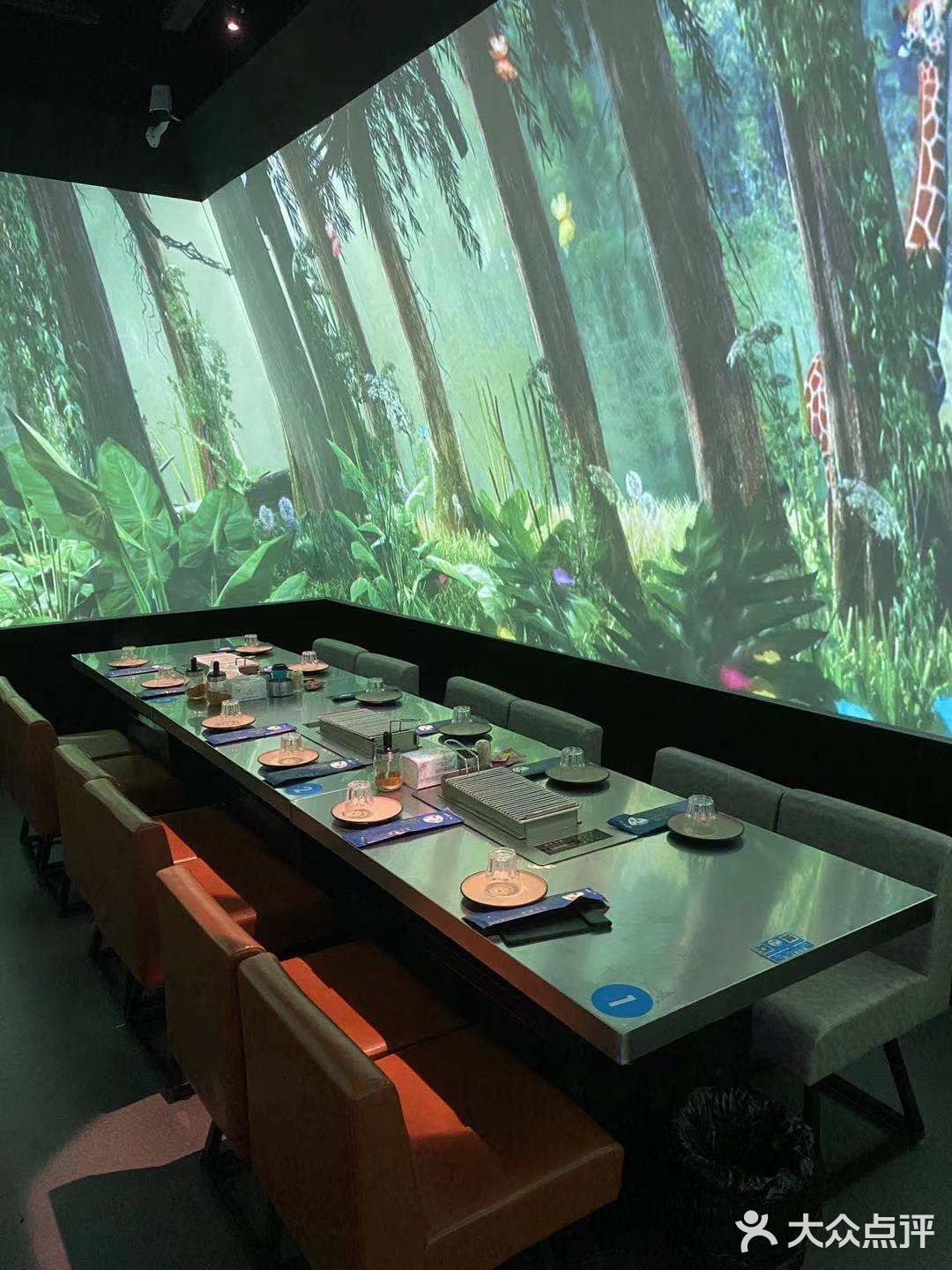 沉浸式全息投影用餐体验，吃串就到大成海鲜烧烤