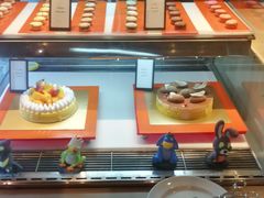 面包甜点陈列柜-富力希尔顿酒店·地阔自助餐厅