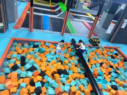 -蹦贝运动中心·蹦床·攀岩·闯关(龙岗店)