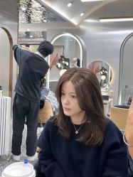 -Tloml salon