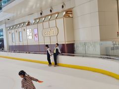 -冰纷万象滑冰场(深圳万象城店)