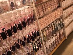 -名创优品(山东青岛市新业广场店)