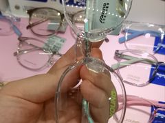 -美式眼镜·授权蔡司.依视路.尼康.豪雅.明月(人民广场店)