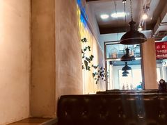 卡座-鸣记脆皮烤鱼(岐山路店)