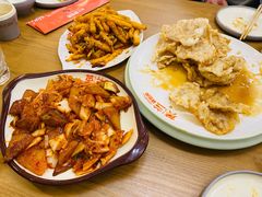 辣白菜五花肉炒土豆片-英兰朝族饭店·英兰锅包肉(佳园路店)