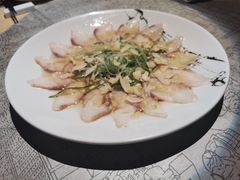 薄切鲜鱼片-穹六人间 people 6(岳阳路店)