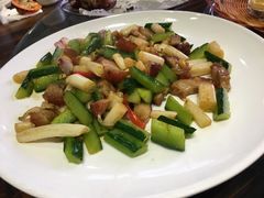 酸藕带炒烧肉-石岐乳鸽村(南海第三分店)