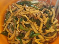青椒肉丝干子炒面-五村饭店