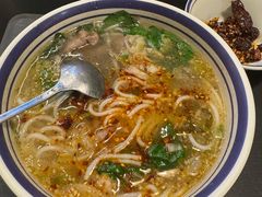 -云阿蛮云南生烫牛肉米线(奉贤路店)